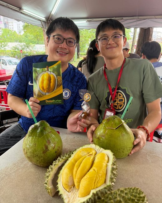 DatoDurian customers with their durian