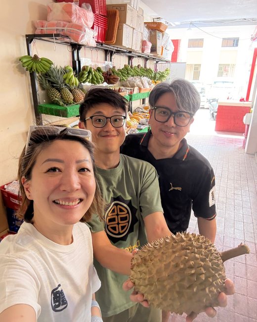 DatoDurian customers with their durian